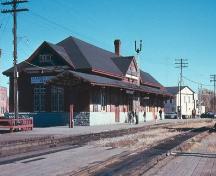View from the southwest showing the former passenger canopy and red-painted brick – c. 1975; trainweb.org, 2005