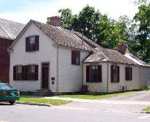  774, rue King (maison Smyth) vue de coin qui présente les façades avant et ouest avec l’ajout et la cuisine d’été.

; City of Fredericton