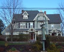 Front elevation, Chase House, Wolfville, NS, 2005.; Heritage Division, NS Dept. of Tourism, Culture and Heritage, 2005