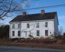 Front elevation, Kent Lodge, Wolfville, NS, 2005.; Heritage Division, NS Dept. of Tourism, Culture and Heritage, 2005