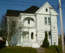 Front elevation of the Capt. Charles P. Kinney House, Yarmouth, NS. 2006; Heritage Division, NS Dept of Tourism, Culture and Heritage, 2006