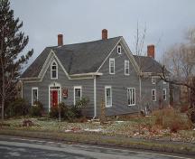 Side elevation, Harding House, Wolfville, NS, 2005.; Heritage Division, NS Dept. of Tourism, Culture and Heritage, 2005