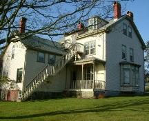 A perspective view of the east side and back of the Stayley Brown House, Yarmouth, NS, 2006.; Heritage Division, NS Dept. of Tourism, Culture & Heritage, 2006