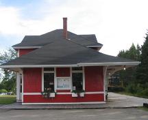 Musquodoboit Harbour Railway Museum, low horizontal form, trim board string course, low pitched sloping roof, Musquodoboit Harbour, Nova Scotia, 2005.; Heritage Division, NS Dept. of Tourism, Culture and Heritage, 2005.