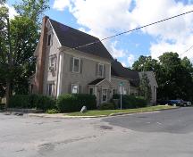 Vue de la maison prise à l'angle des rues Elm et Orange.; Carleton County Historical Society