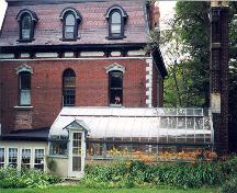 Exterior view of rear facade, Kelvin House and view of glass conservatory in foreground.  ; HFNL 2006.