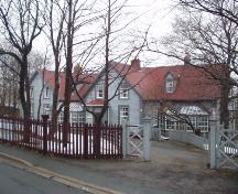 Exterior view of 070 Circular Road, showing main dwelling house.; City of St. John's 2006.