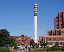 La Tour Aliant s'élève à 127m au-dessus du niveau de la rue, dépassant la Place Assomption - l'édifice le plus haut du Nouveau-Brunswick - par 46m.; Moncton Museum