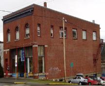 Exterior view of Hoggan's Store, 2004; City of Nanaimo, Christine Meutzner, 2004
