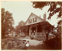 Showing house circa. 1900 during J.C. James' ownership; PARO/PEI H.B. Sterling fonds, Accession #3218/188