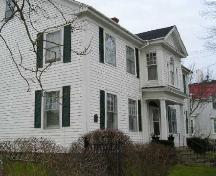 A closer perspective of the facade of the Alexander Hood House, Yarmouth, NS; Heritage Division, NS Dept. of Tourism, Culture & Heritage, 2006