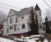 Side elevation, Oakes House, Wolfville, NS, 2006.; Heritage Division, NS Dept. of Tourism, Culture and Heritage, 2006