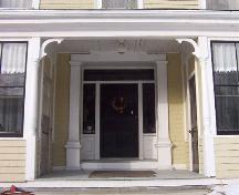 front door detail, Brown House, Wolfville, NS, 2006; Heritage Division, NS Dept. of Tourism, Culture and Heritage, 2006