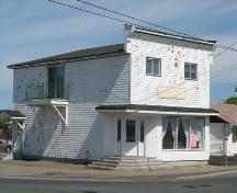 Store entrance - View of the side and front of the store; Town of Tracadie-Sheila