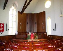 Vue de la nef et du sanctuaire de l'église unie St. Paul, Boissevain, 2005.; Historic Resources Branch, Manitoba Culture, Heritage & Tourism 2005