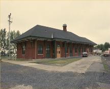 Vue en angle de la Gare du Grand Tronc à Saint-Jean-d'Iberville, 1992.; Parks Canada Agency/ Agence Parcs Canada, 1992.