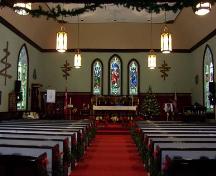 L'église anglicane St. Paul's, la nef et le chœur décorés pour les services de Noël, 2004; City of Miramichi