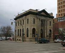 Vue du profil principal de l'ancien édifice de la Merchants Bank, Brandon, 2005; Historic Resources Branch, Manitoba Culture, Heritage & Tourism, 2005