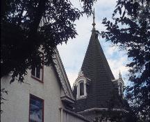 Le détail de tour de toit de la Maison Bernier, Winnipeg, 2005.; Historic Resources Branch, Manitoba Culture, Heritage and Tourism, 2005
