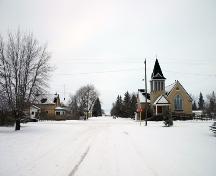 Vue contextuelle - du sud de l'église unie d'Elkhorn,  Elkhorn, 2005; Historic Resources Branch, Manitoba Culture, Heritage and Tourism 2005