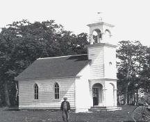 Chapel after the exterior renovations in 1910. The windows are Gothic and the bell tower cupola is square. Photo taken circa 1930.; Fidèle Thériault Collection