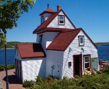 Rear perspective, Fort Point Lighthouse, Liverpool, 2004; Heritage Division, Nova Scotia Department of Tourism, Culture and Heritage, 2004