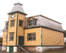 Exterior photo, main facade, Old Carbonear Post Office, prior to restoration.; Heritage Foundation of Newfoundland and Labrador