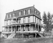 Photo of the Royal Hotel. The hotel was located at the corner of Court and Canada Streets. It was completely burned in 1989.; City of Edmundston