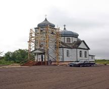 Façades principales - du nord-ouest de l'église orthodoxe russe Holy Resurrection, Sifton, 2006; Historic Resources Branch, Manitoba Culture, Heritage and Tourism, 2006