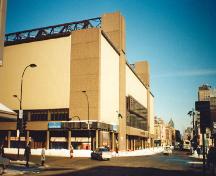 Corner view of the Montréal Forum, after exterior revised in 1968, 1997.; Parks Canada Agency/ Agence Parcs Canada, Dana Johnson, 1997.