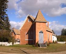 Vue d'ensemble - du sud-ouest de l'église unie et presbytère de Sidney, Sidney, 2005; Historic Resources Branch, Manitoba Culture, Heritage and Tourism 2005