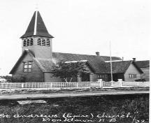 L'église anglicane de St. Andrew - les façades avant et latérale; Provincial Archives of New Brunswick P88-8