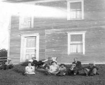 Membres de la famille Bourque vers 1920; Acadian Research Centre