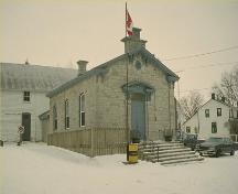 Corner view of the Wolfe Island Township Hall, showing the front and side elevations, 1991.; Parks Canada Agency / Agence Parcs Canada, 1991.