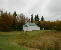 Contextual view, from the northeast, of Cromarty School, Roblin area, 2007; Historic Resources Branch, Manitoba Culture, Heritage, Tourism and Sport, 2007
