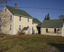 Rear elevation showing garage with breezeway, Mrs. Josephine Coffin House, Coffinscroft, NS, 2007.; Department of Tourism,Culture and Heritage Province of Nova Scotia 2007