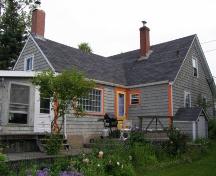 Rear elevation, David Nauss House, Haddon Hill, Chester, Nova Scotia, 2007.; Heritage Division, Nova Scotia Department of Tourism, Culture and Heritage, 2007.