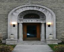 Primary entrance of the Wardlow Apartments, Winnipeg, 2006; Historic Resources Branch, Manitoba Culture, Heritage and Culture, 2006