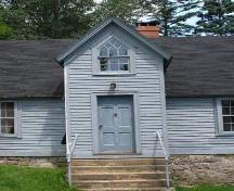 Projecting cross gable and main entrance, Gorman House, Chester, Nova Scotia, 2007.; Heritage Division, Nova Scotia Department of Tourism, Culture and Heritage, 2007.