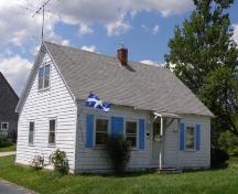 Front and side elevations, Corkum-Bezanson Home, Chester Basin, Nova Scotia, 2007.; Heritage Division, Nova Scotia Department of Tourism, Culture and Heritage, 2007.