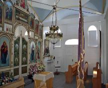 Vue de l'intérieur de l'église ukrainienne grecque orthodoxe Holy Trinity, Poplarfield, 2006; Historic Resources Branch, Manitoba Culture, Heritage and Tourism, 2006