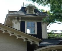 Featured is the Italianate cupola with mansard roof and paired corner brackets.; Martina Braunstein, 2007.