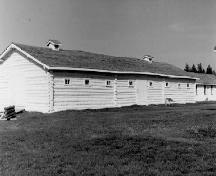 General view of the Stable, Building 6, 1972.; Agence Parcs Canada / Parks Canada Agency, 1972.