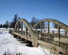 View of the arched bowstrings from the northeast of the Piney Road Bridge crossing the Seine River near Ste. Anne, 2005; Historic Resources Branch, Manitoba Culture, Heritage, Tourism and Sport, 2005