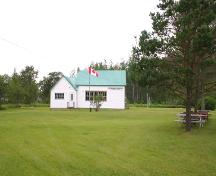 Vue d'ensemble - de l'est de l'école Spurgrave, Carrick, 2004; Historic Resources Branch, Manitoba Culture, Heritage, Tourism and Sport, 2004