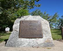 Primary view, from the south, of the granite stone and plaque that mark the Thompson Family Rest Site, Shoal Lake, 2007; Historic Resources Branch, Manitoba Culture, Heritage, Tourism and Sport, 2007