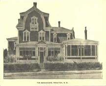 La vocation de la Maison William S. Torrie a été, de 1920 jusqu’au milieu des années 1970, celle d’un hôtel et d’une pension de famille sous le nom de « Bonaccord Hotel » (hôtel Bonaccord) . Cette carte postale date de circa 1920. ; Moncton Museum 