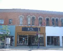 Front of 122 St. Paul Street in St. Catharines, still used for retail merchandising.; Photograph by Katie Hemsworth, 2007.