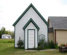 Vue - du nord de l'église anglicane St. George's, Strathclair, 2005; Historic Resources Branch, Manitoba Culture, Heritage, Tourism and Sport, 2005