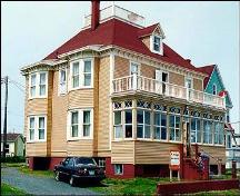 View of main facade and left side of the Thorndyke, Grand Bank, NL.; Heritage Foundation of Newfoundland and Labrador, 2005